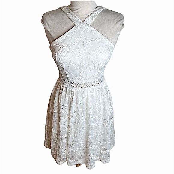 Francesca’s White Lace Halter Summer mini dress Size Medium - Picture 1 of 7